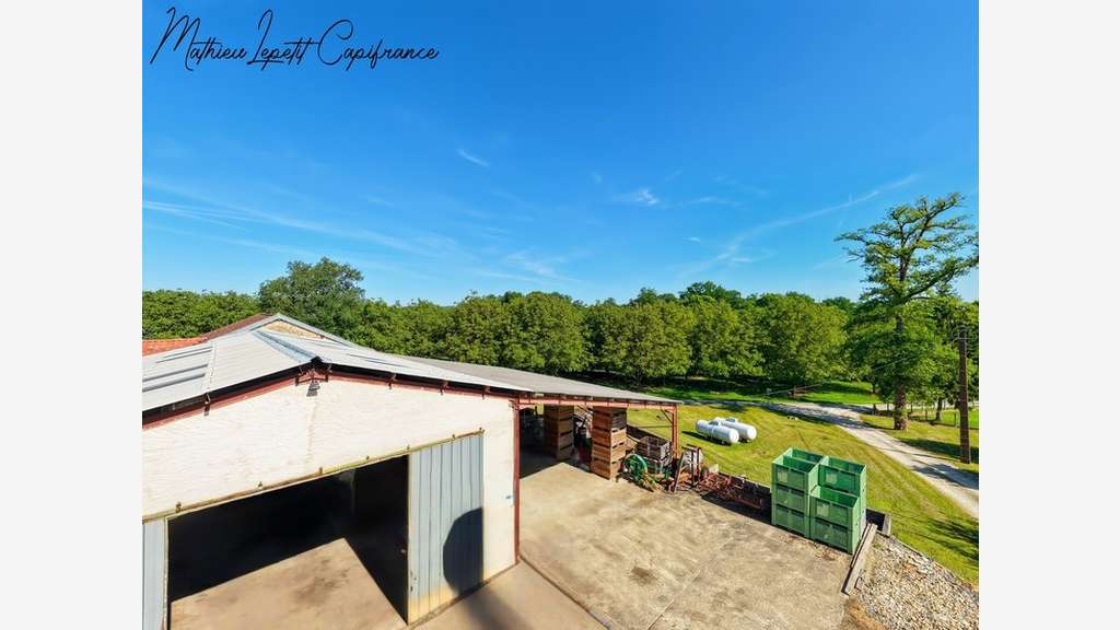 AV production de noix bâtiments + terres Périgueux