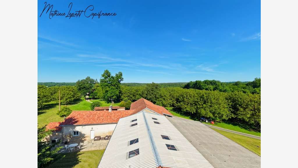 AV production de noix bâtiments + terres Périgueux