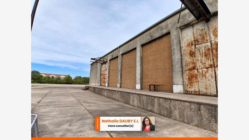 Entrepot de plus de 1500m², avec panneaux 