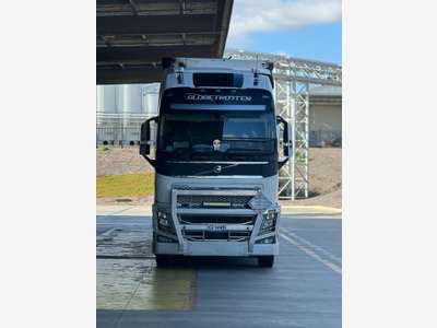 Société de transport de marchandises et d'engins