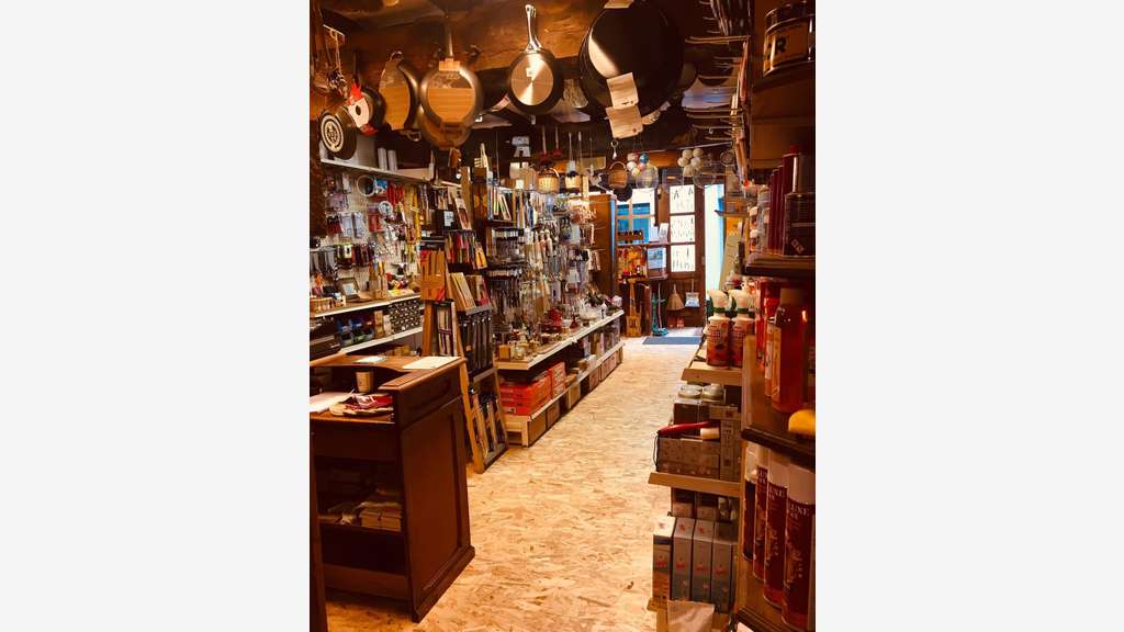 A vendre murs et FDC de quincaillerie coutellerie