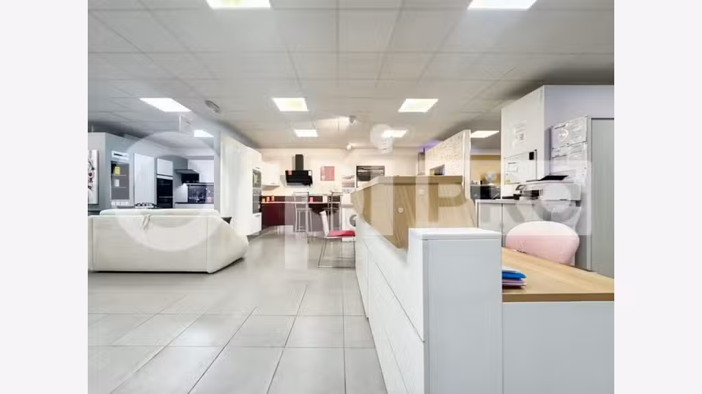 AV FDC climatisation 210m² Agde empl stratégique