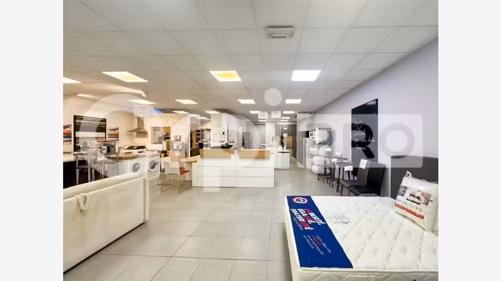 AV FDC climatisation 210m² Agde empl stratégique