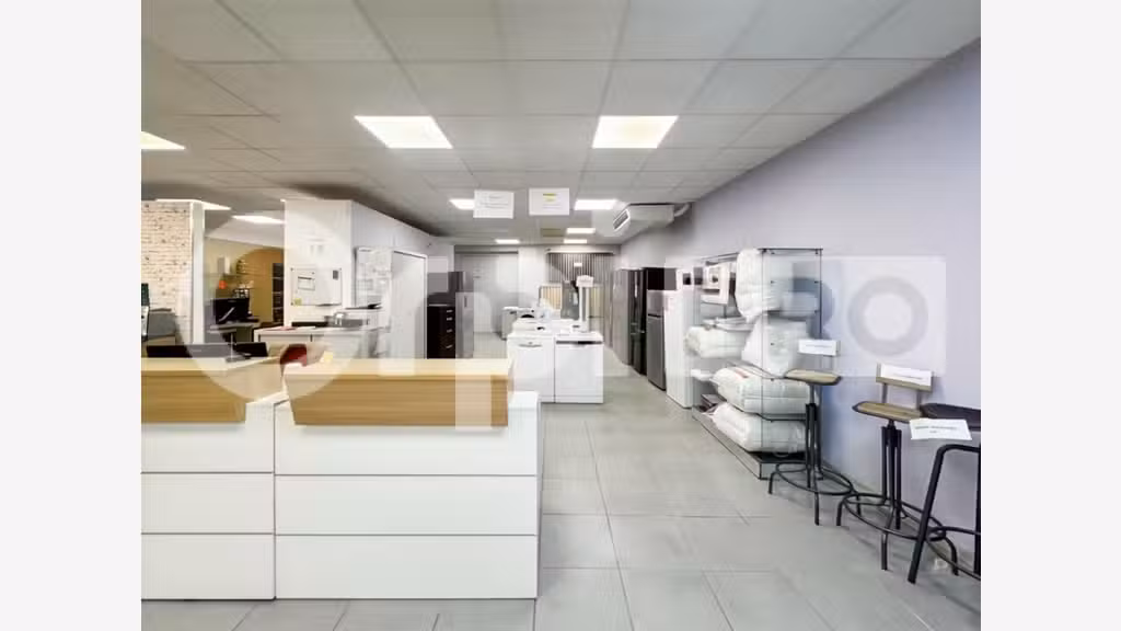 AV FDC climatisation 210m² Agde empl stratégique