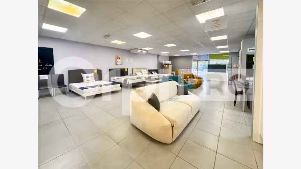 AV FDC climatisation 210m² Agde empl stratégique