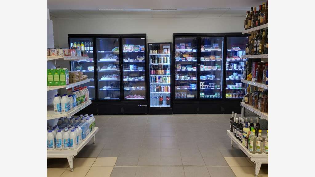 Av multiservice de village rentable en vignoble 49
