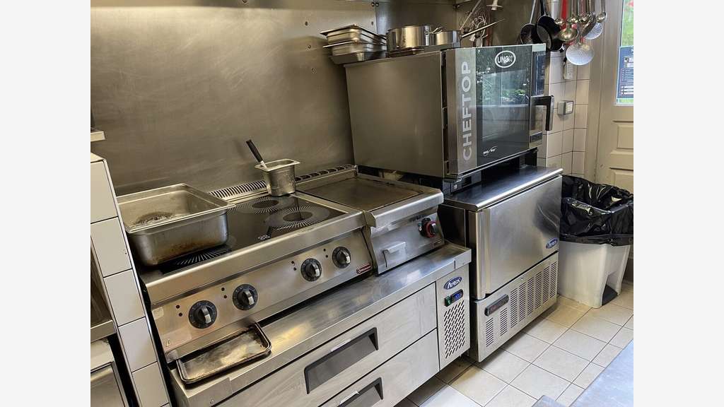 AV restaurant Paris Fbg Saint Denis Martel Paradis