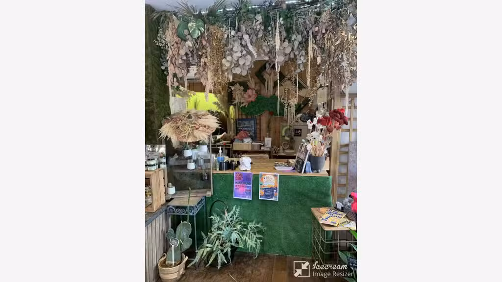 Vente fleuriste angle rue centre-ville Martigues