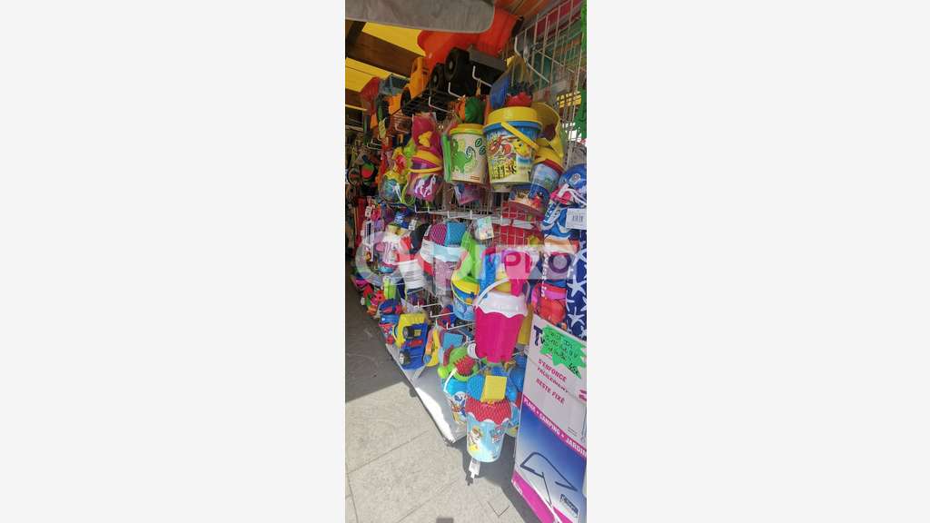 A vendre bazar avec logement en bord de mer à Agde