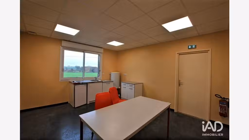 Loft/atelier à Aillant-sur-Milleron