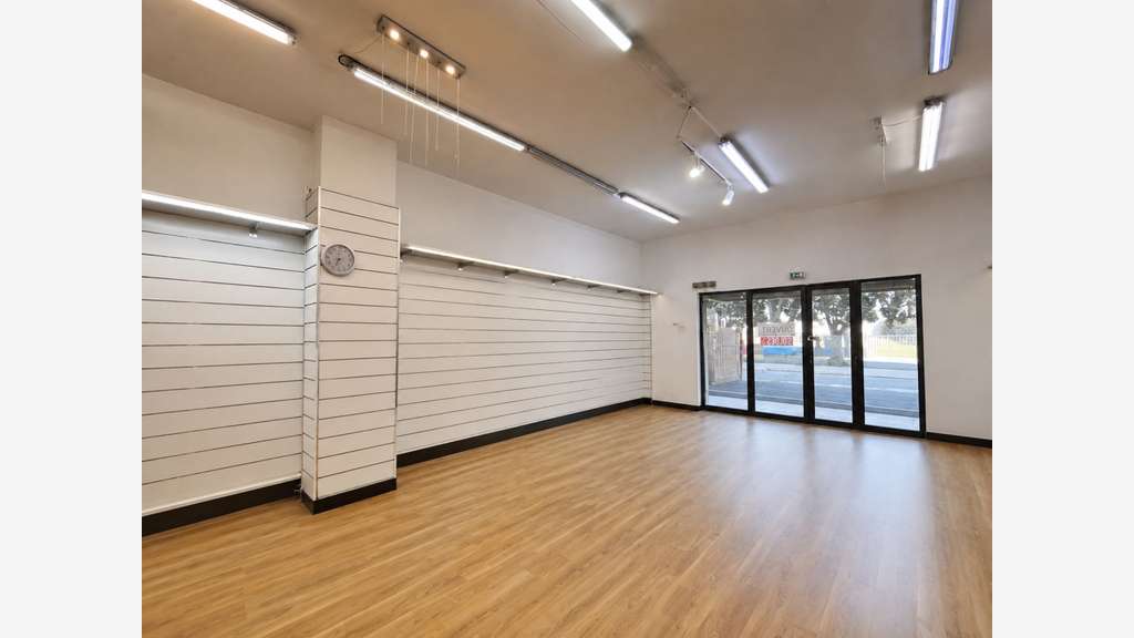 Fonds de commerce de 150m² à céder à Ajaccio (20)