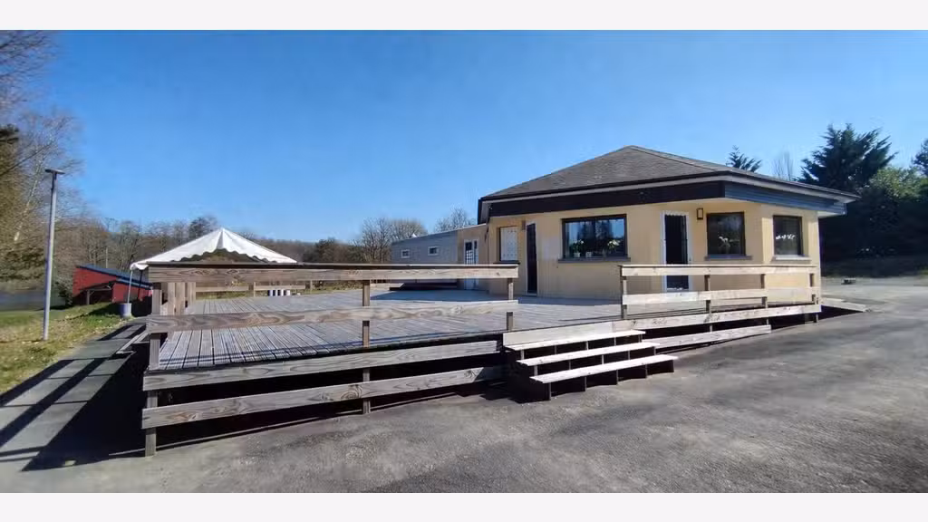 AV restaurant + terr assise 120m² Anzême bord mer