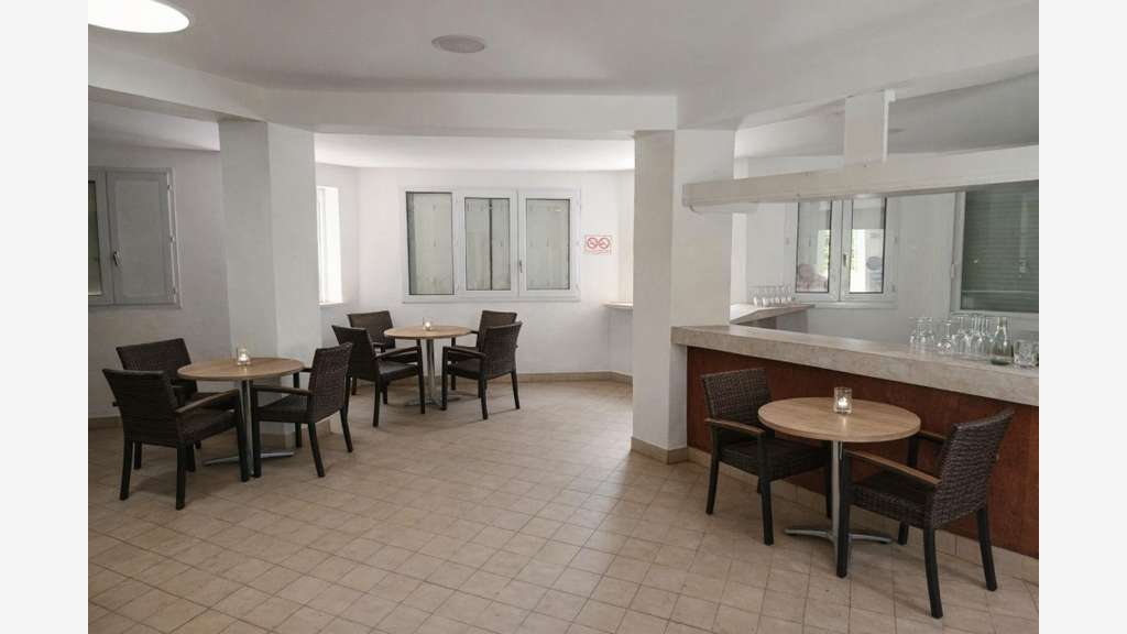 AV restaurant + terr assise 120m² Anzême bord mer