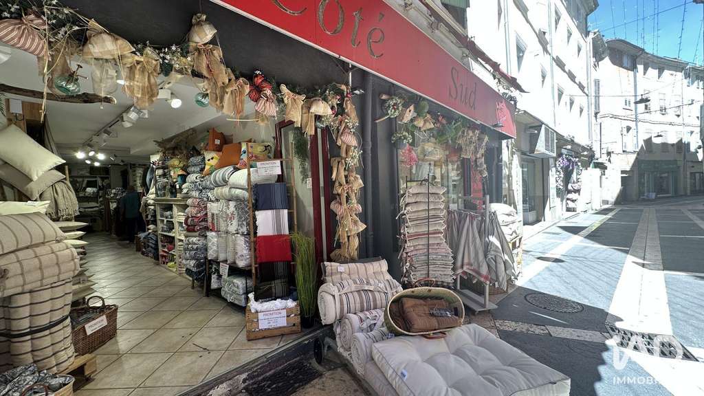 Vente boutique de renom rue piétonne d'Apt