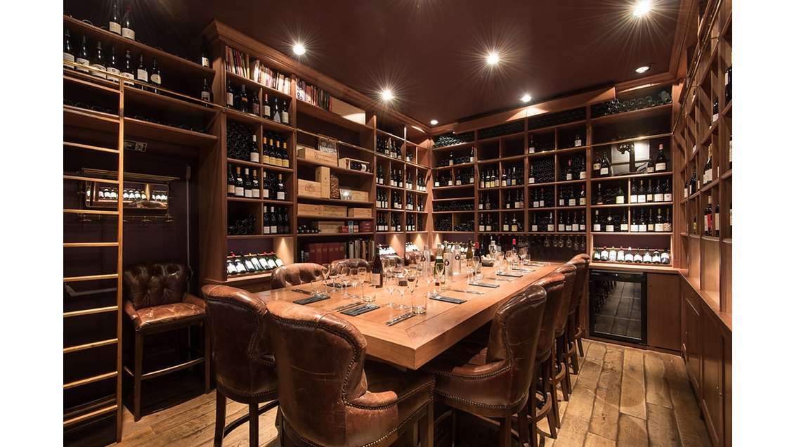 A vendre FDC bar cave à vin village authentique 83