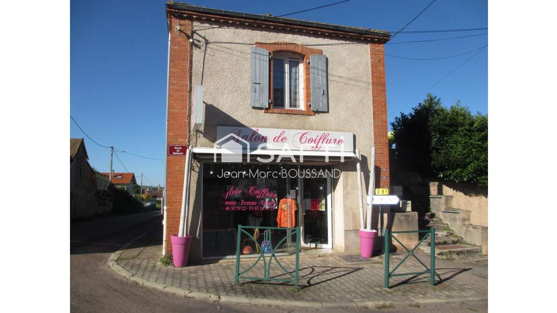 AV salon de coiffure avec joli potentiel Coublanc