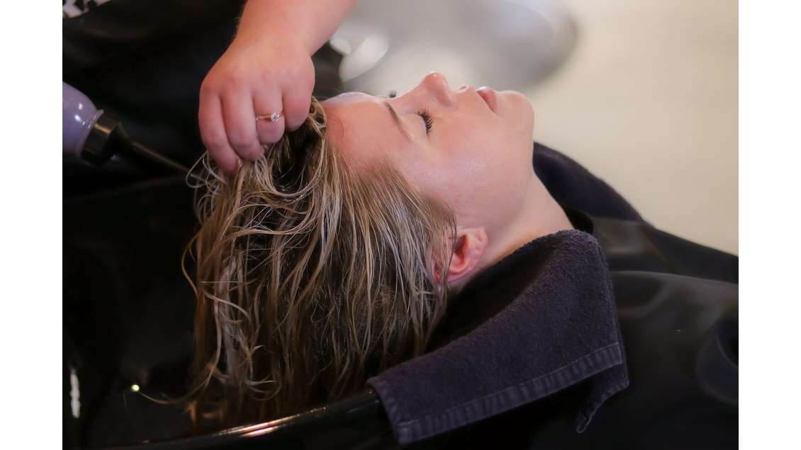 Vente beau salon de coiffure en centre ville 91