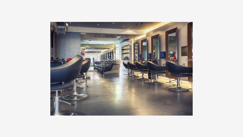 AV salon coiffure idéalement placé centre ville 74