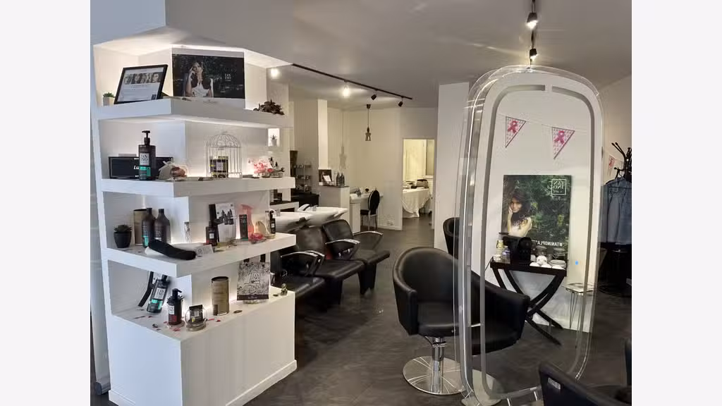 A céder salon de coiffure avec appartement à Paris