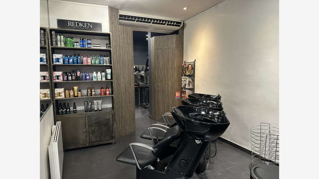 A vendre salon de coiffure bien équipé à Paris