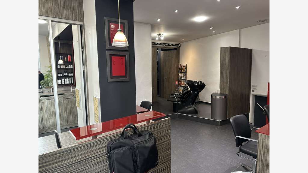 A vendre salon de coiffure bien équipé à Paris