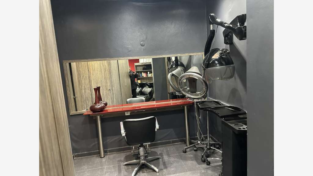 A vendre salon de coiffure bien équipé à Paris