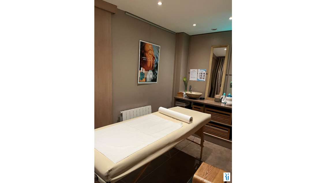 Vente institut de beauté parfumerie à Rouen centre