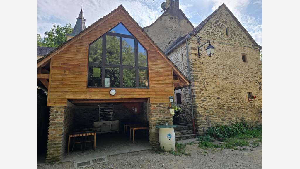 Vente restaurant et épicerie 80 places à Belcastel