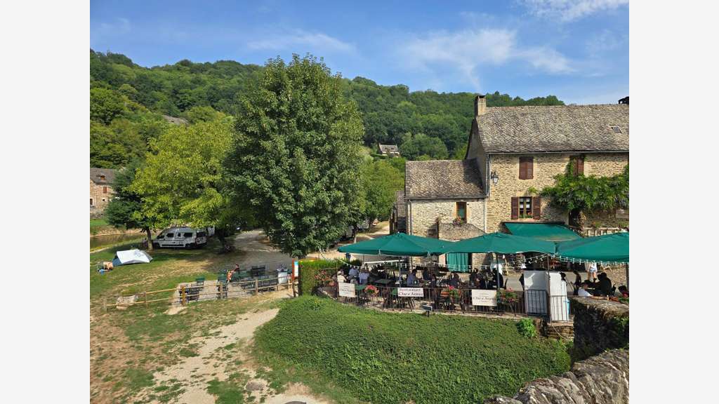 Vente restaurant et épicerie 80 places à Belcastel