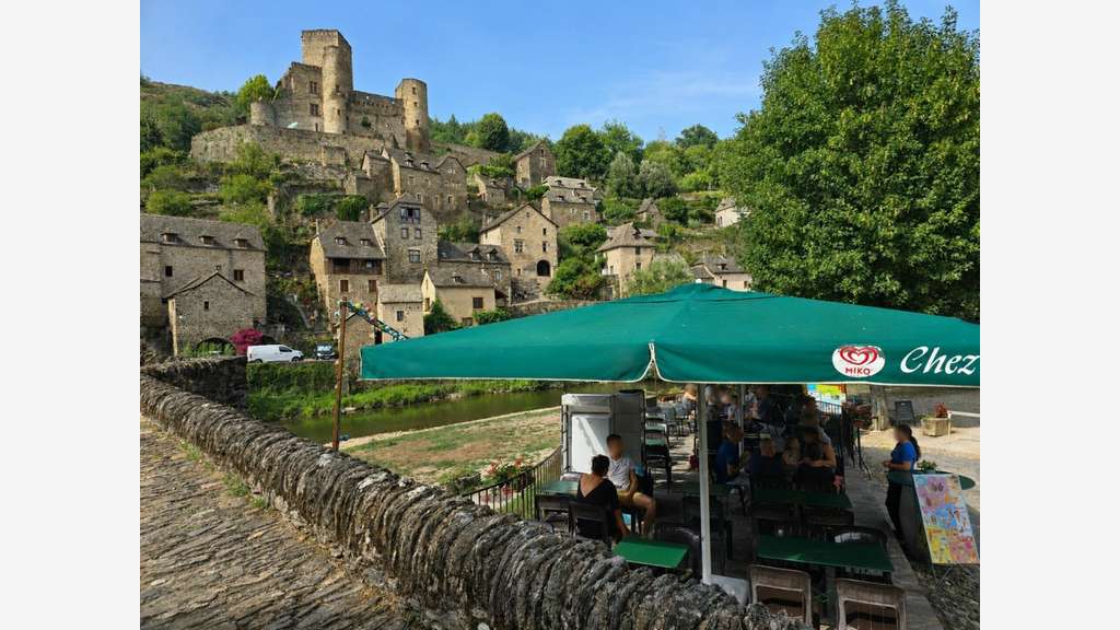 Vente restaurant et épicerie 80 places à Belcastel