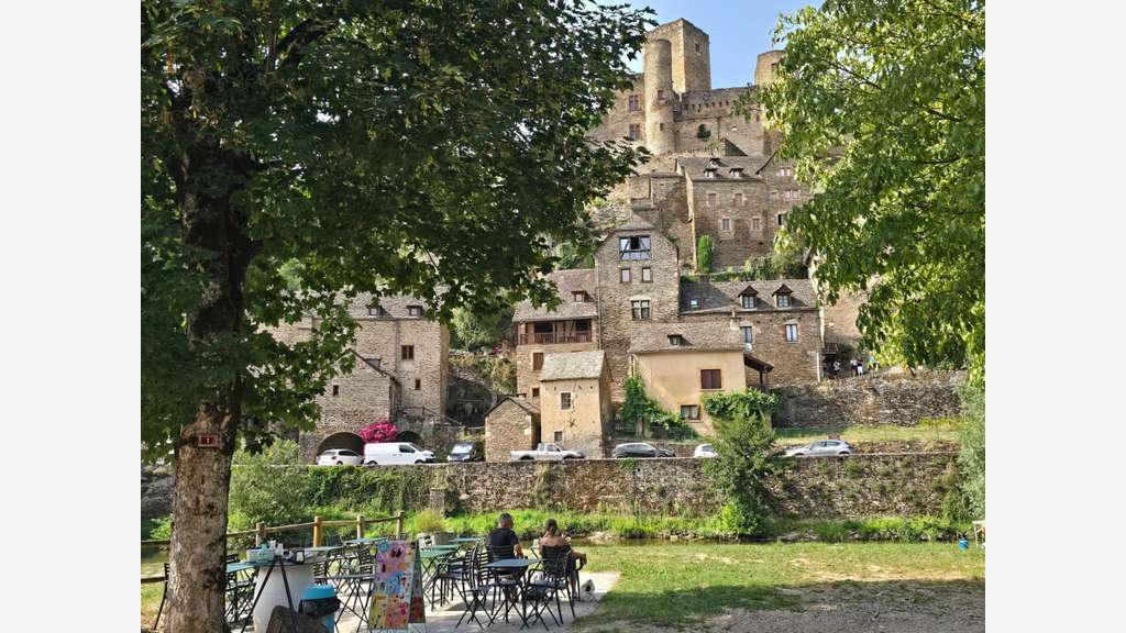 Vente restaurant et épicerie 80 places à Belcastel