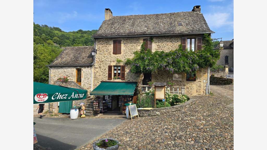 Vente restaurant et épicerie 80 places à Belcastel