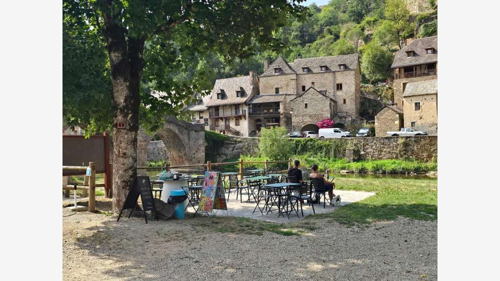 Vente restaurant et épicerie 80 places à Belcastel