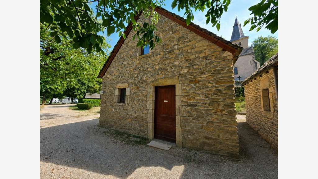 Vente restaurant et épicerie 80 places à Belcastel