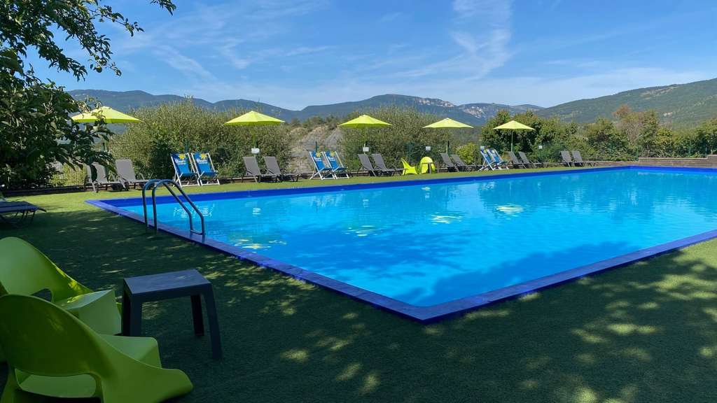 À VENDRE - CAMPING 4**** TERRAIN 7HA, 100 