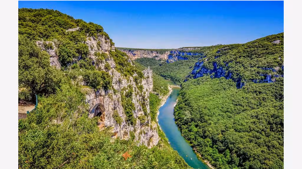Vente très beau camping familial en Ardèche