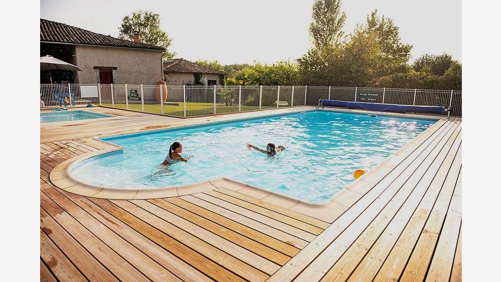 AV très beau camping avec 12 hectares en Occitanie