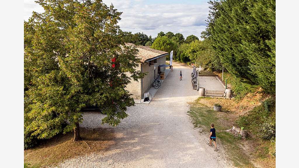 AV très beau camping avec 12 hectares en Occitanie