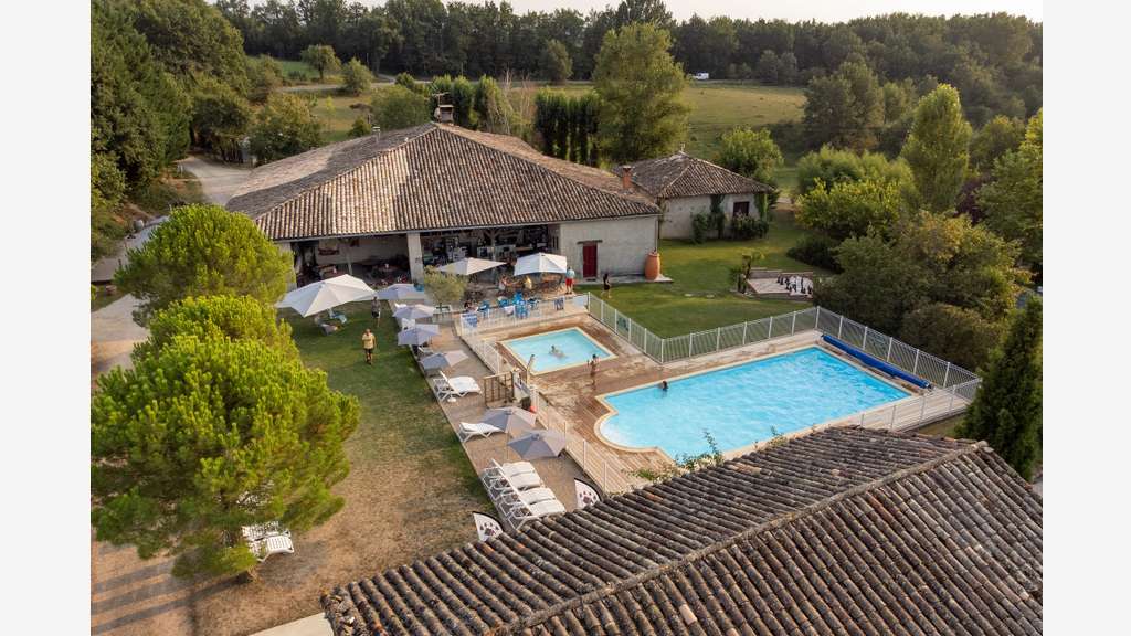 AV très beau camping avec 12 hectares en Occitanie
