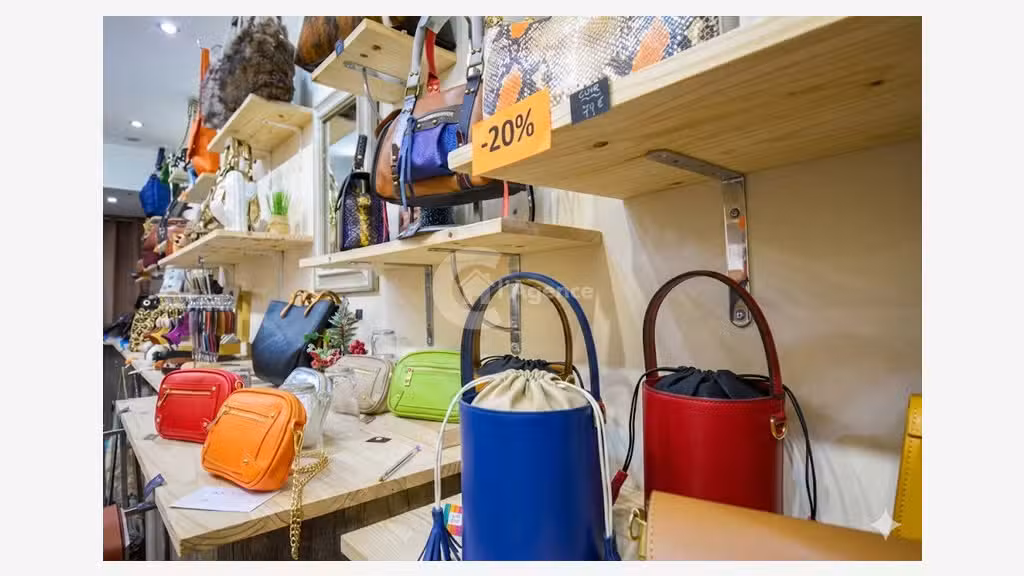Cède fonds de commerce de 24m² à Cannes empl N°1