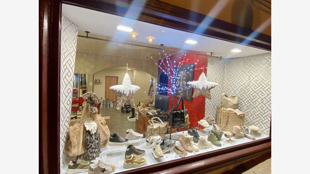 Vente fonds de chaussures maroquinerie à Manosque