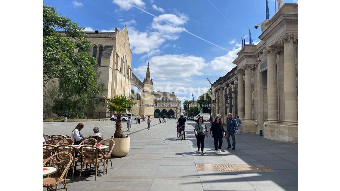 Vente FDC  restauration à Bordeaux Hôtel de Ville