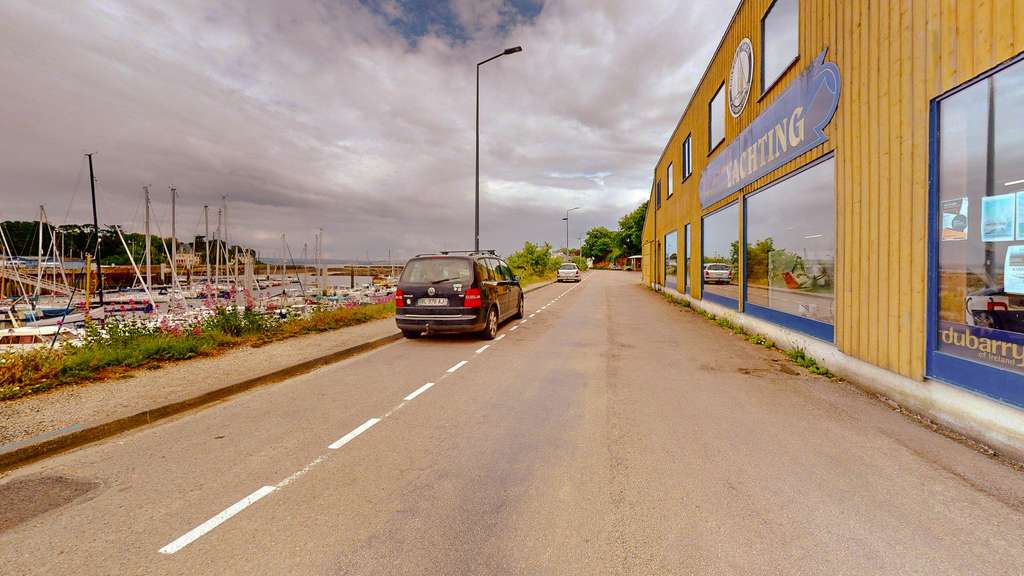 Vente FDC Voilerie et accastillage à Tréboul port