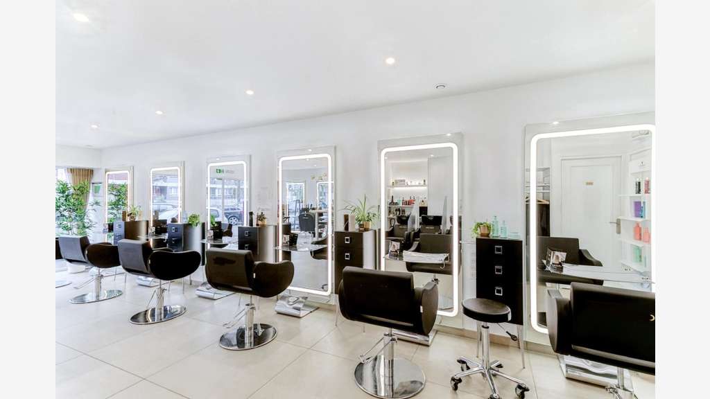 AV salon de coiffure 61m² Eaubonne empl attrayant