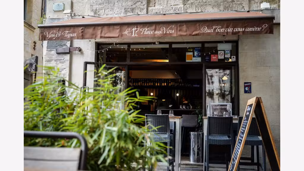 AV bar à vin caviste brasserie Avignon Intra-Muros