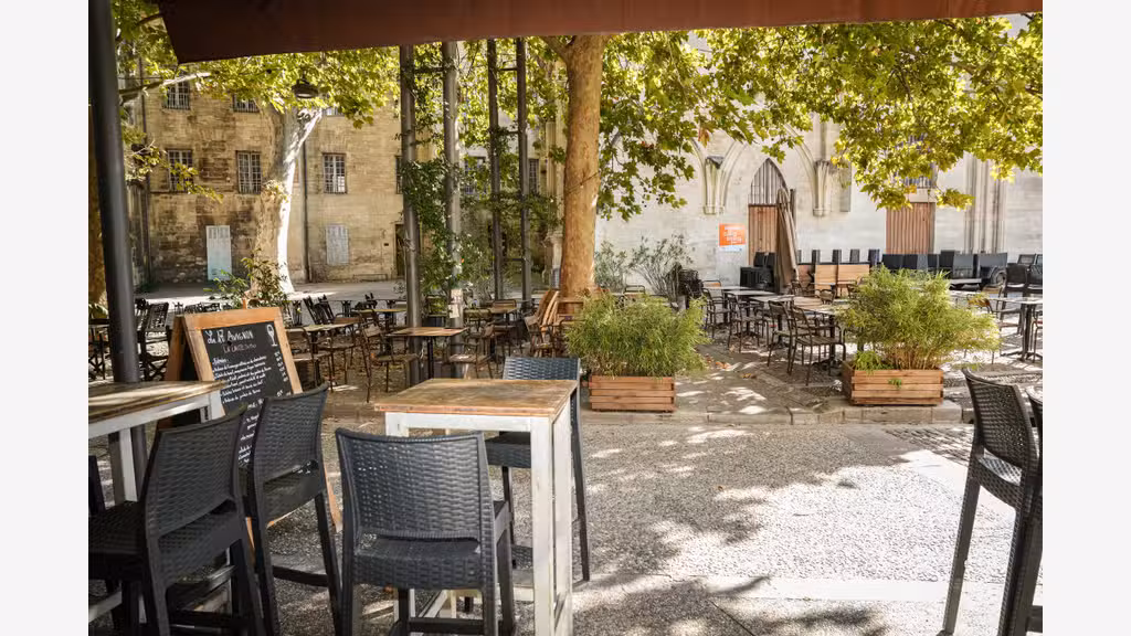 AV bar à vin caviste brasserie Avignon Intra-Muros