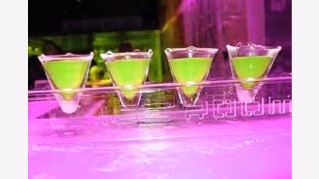 Vend bar d'angle terrasse en centre ville Manche