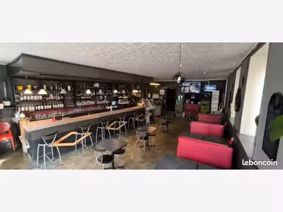 Bar de centre-ville bénéficiant d’une forte visibi