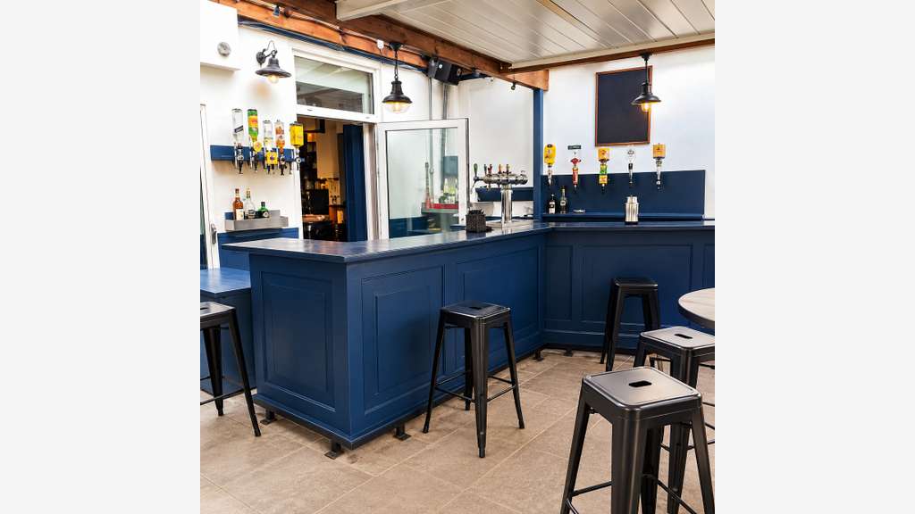 À céder Bar / Afterwork – Patio 65 m²