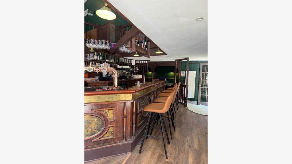 Vente Pub licence IV,fort CA,belle rentabilité